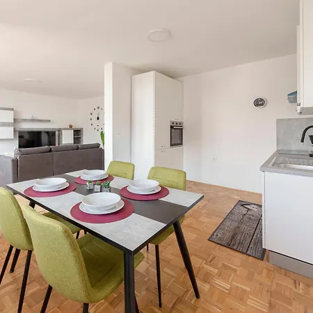 Lejlighed Hisa Oder *