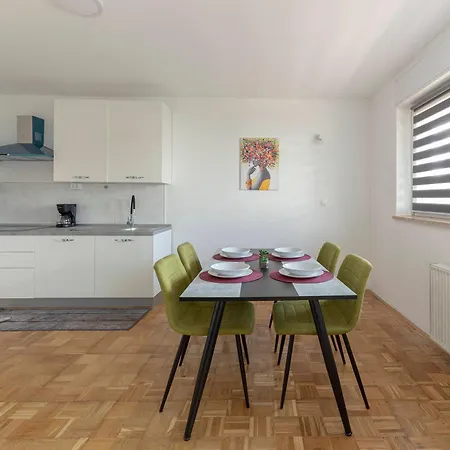 Hisa Oder Apartment *