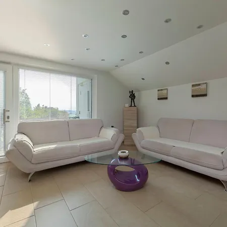 Hisa Oder Apartament