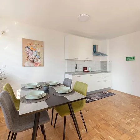 Lejlighed Hisa Oder *